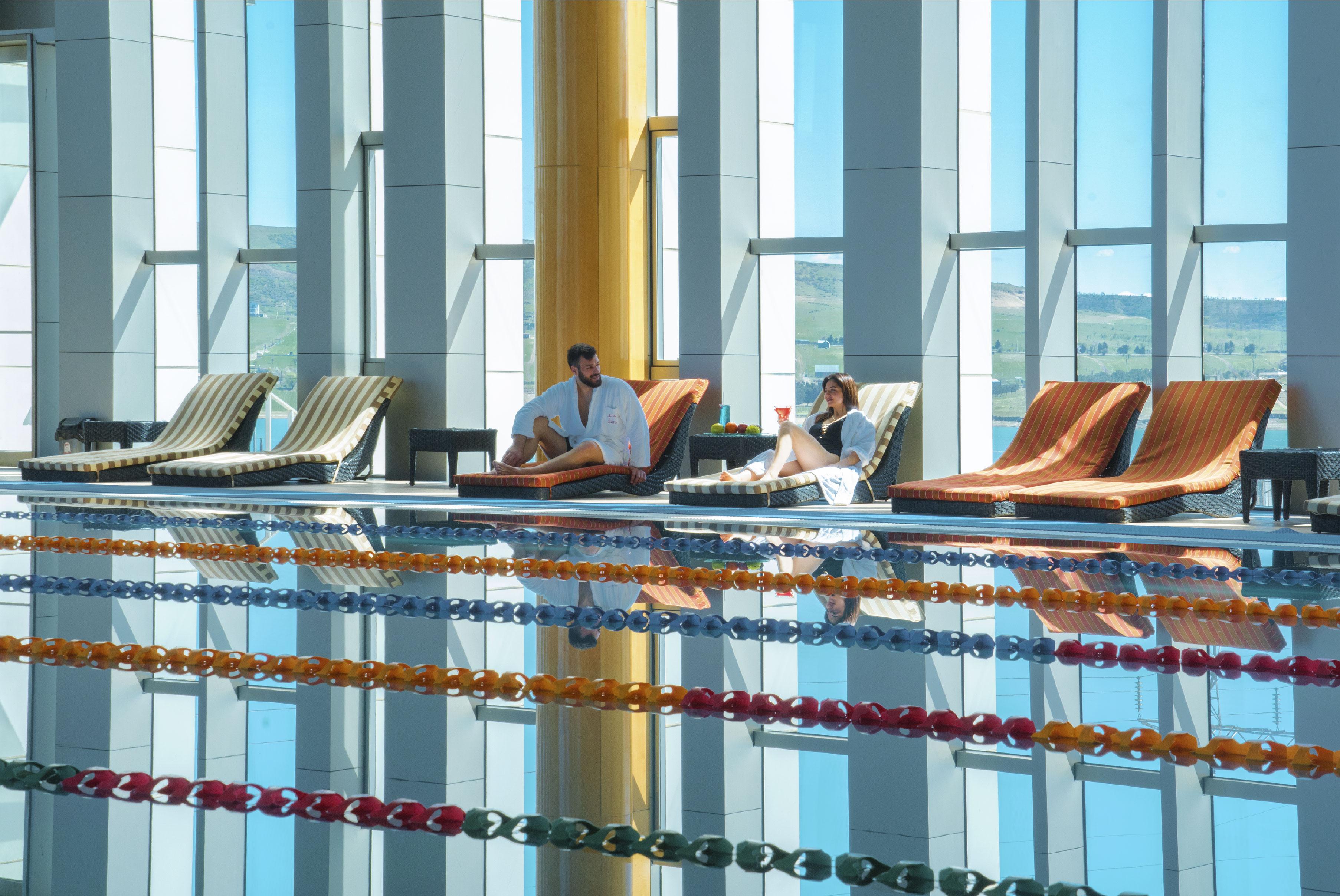 华凌第比利斯酒店 外观 照片 The pool at the InterContinental