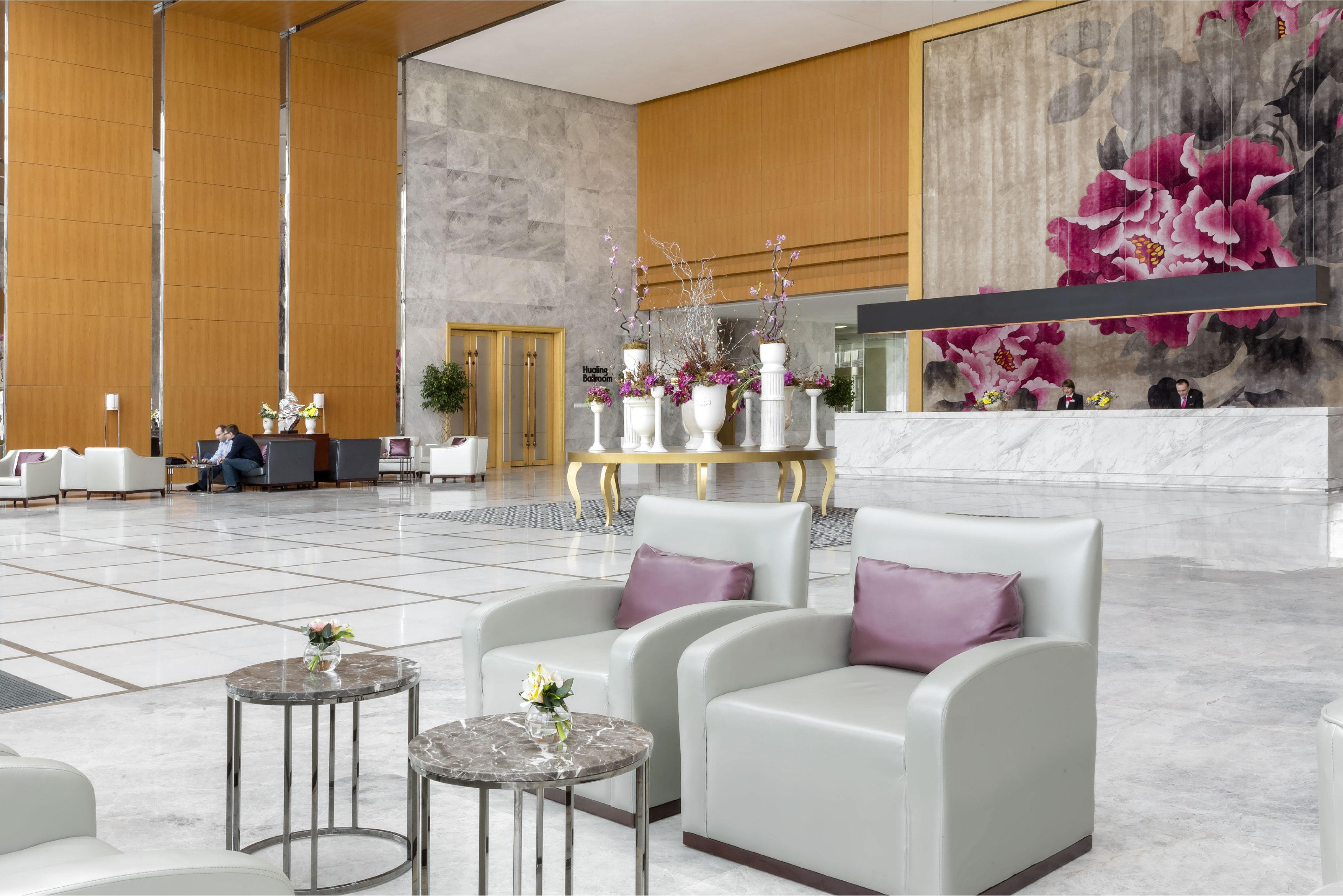 华凌第比利斯酒店 外观 照片 Lobby