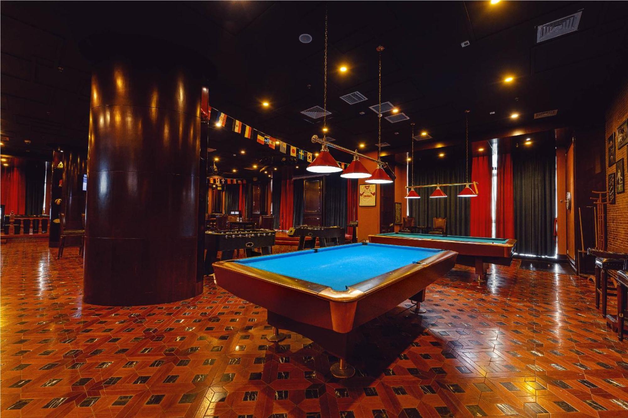 华凌第比利斯酒店 外观 照片 A pool hall in China