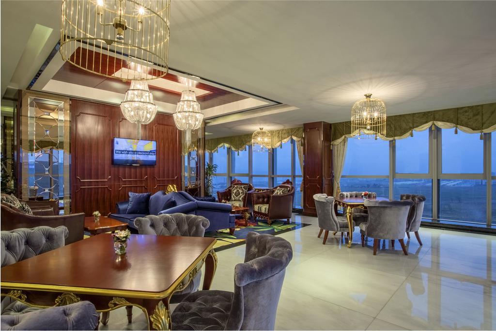 华凌第比利斯酒店 外观 照片 Club Lounge