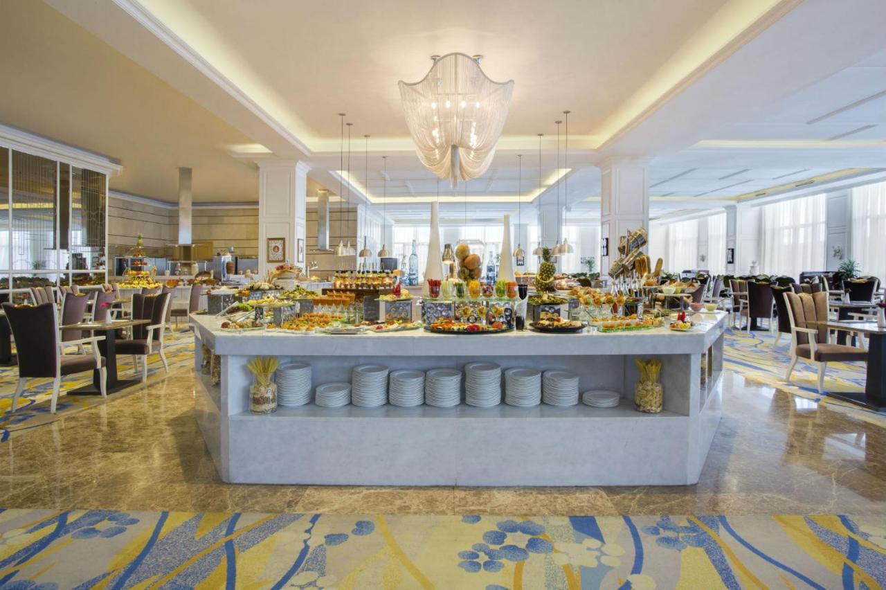 华凌第比利斯酒店 外观 照片 The buffet at the hotel